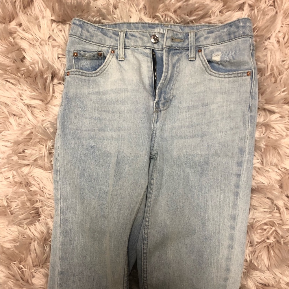 light wash mom jeans